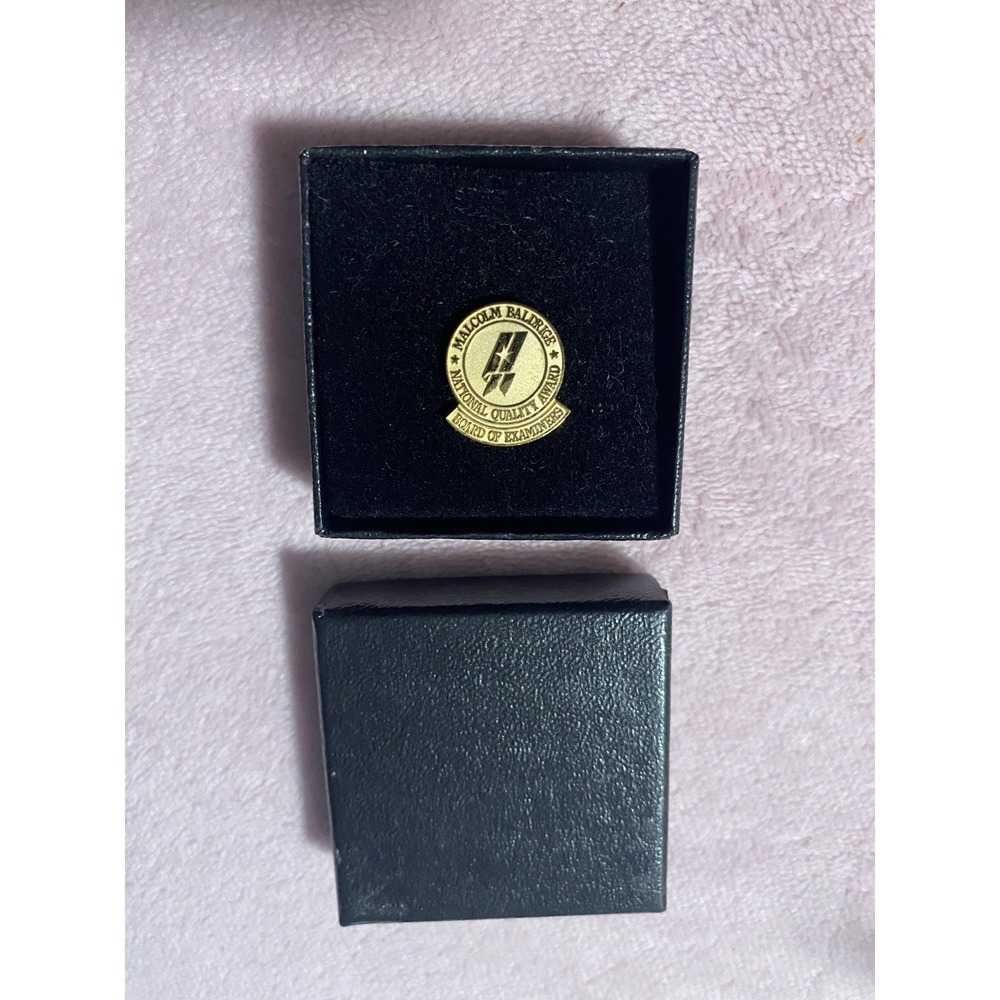 Pin Malcolm Baldrige Board of Examiners National Quality Award No Year Print New